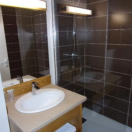 Le Bec De L'aigle Laveissière